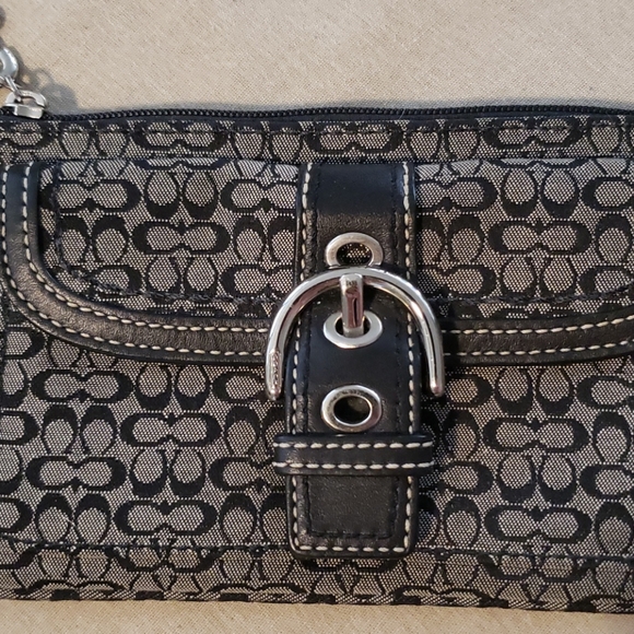Coach Signature Logo Wristlet! - Picture 3 of 16